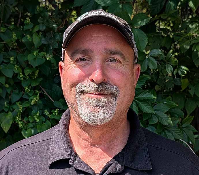 Brad Buker, Arborist Representative serving the Lake Barrington, IL office of Bartlett Tree Experts