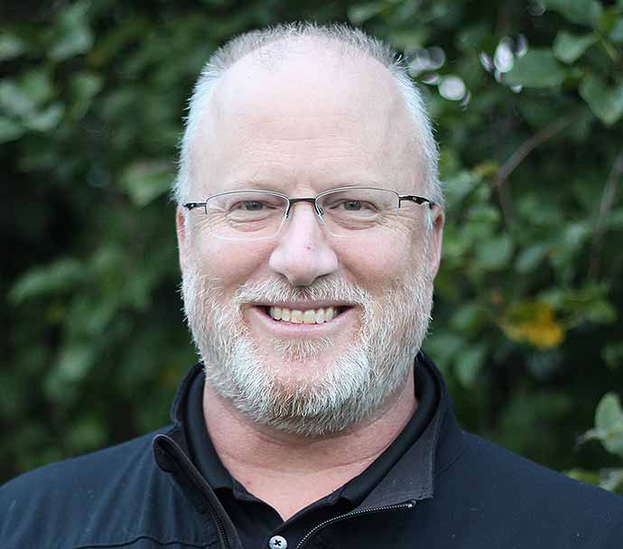 Tom Ginnow, Arborist Representative serving the Northbrook, IL office of Bartlett Tree Experts